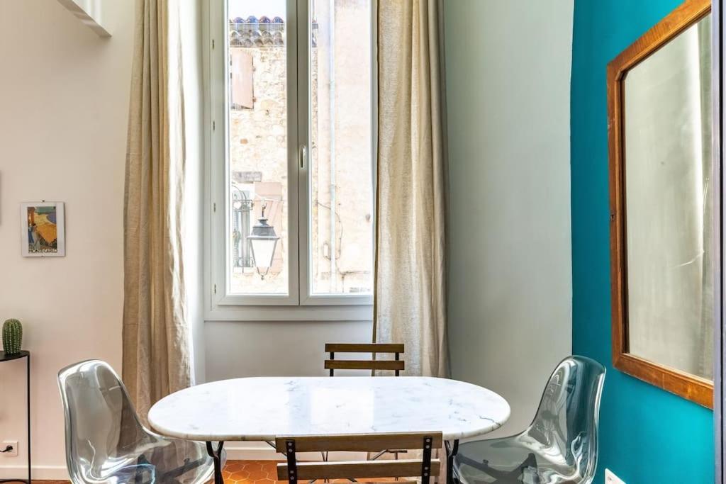 Appartement Authentique Situe En Plein Centre D'Antibes Exterior photo